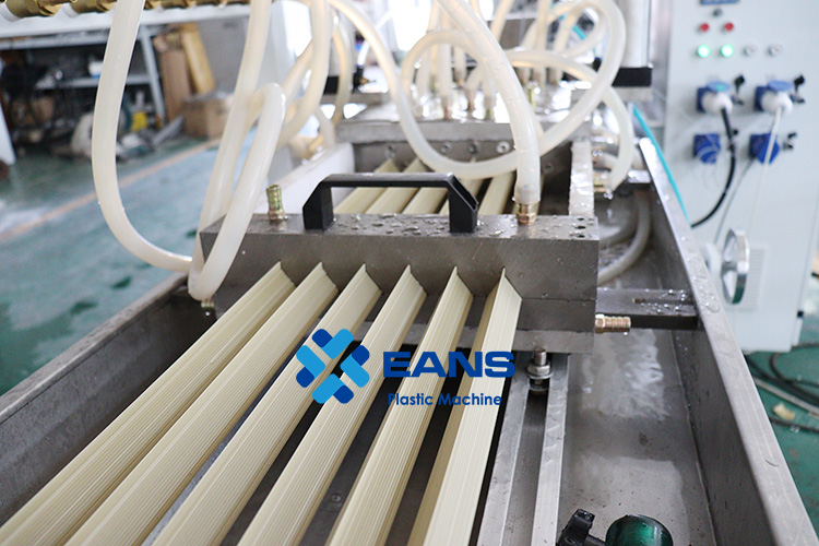 PVC a&ccedil;ılı boncuk makinesi